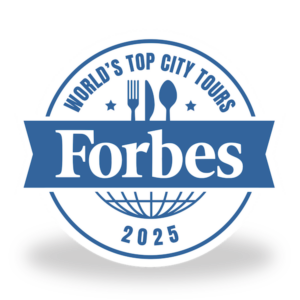 the logo of the 2025 Forbes award for the world's top city tours