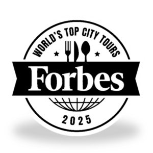 the logo of the 2025 Forbes award for the world's top city tours